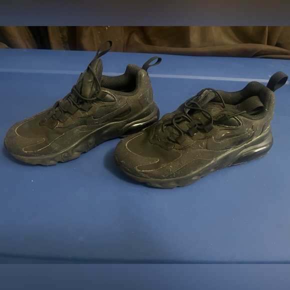 Kids Nike kicks - Picture 2 of 3